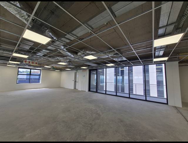 975M² OFFICE TO LET IN GLENADRIENNE EAST